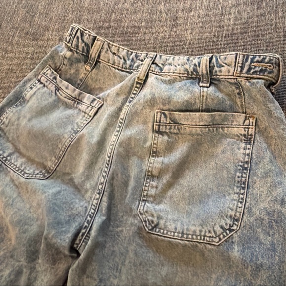 We The Free Wide Leg Raw Hem Denim Sz 29 Free People (waist measures 32”) Adjust - Picture 5 of 9